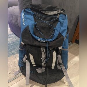 Trail Pro 45 Men’s Blue and Black Backpack